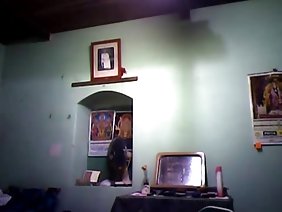 एक विशाल डिक की पूरी लंबाई में प्रवेश किया