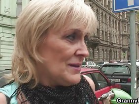 फाड़ दिया और लड़की के पेट को खत्म कर दिया