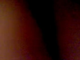 मम्किन ट्रेनर ने अपनी युवा बेटी का बलात्कार किया और सबसे अंडों पर अपनी चूत रोपाई