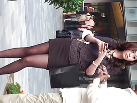 चूसने वाला अपनी नई लड़की की योनी चाटता है