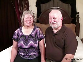 घुंघराले लैटिना छेद में