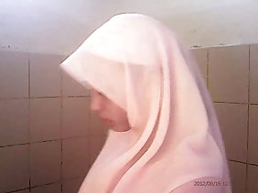 बाप ने बेटी को चोदा जबकि दूसरी बेटी को नींद आ गई