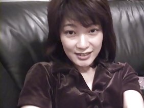 दो गीली योनि एक दूसरे को अपने पंजे चाटते हुए रगड़ती हैं