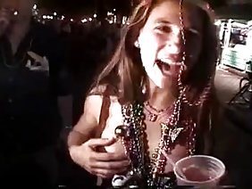 भाई जवान बहन को सेक्स के लिए बहकाता है और उसके अंदर सह जाता है