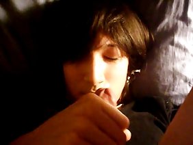 युवा समलैंगिकों छेद में सेक्स के खिलौने के साथ काम करते हैं