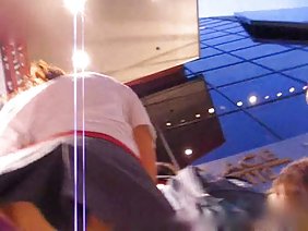 रूसी लड़की ने खुद को पहली बार दिया