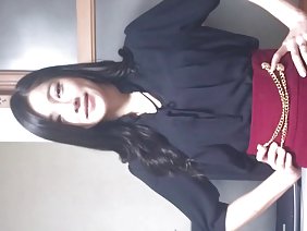 एक हंसमुख लड़की द्वारा गड़बड़ सफेद लड़का