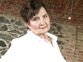 स्कूल के शौचालय में तीन समलैंगिकों ने वासना का मंचन किया