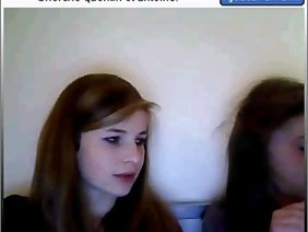 युवा निपल्स के मुंह में अंत के साथ डबल प्रवेश