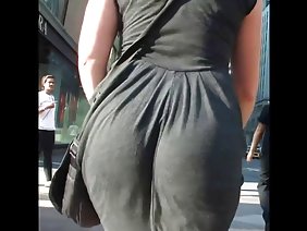 रूसी में नाजुक श्यामला उसे बिल्ली में गड़बड़ कर दिया