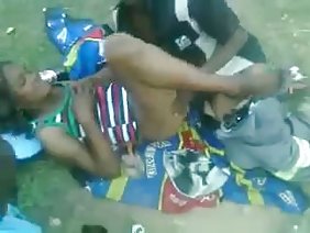 फाड़ दिया और प्रकृति में लड़की को समाप्त कर दिया