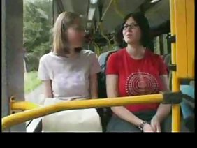 सुंदर रूसी समलैंगिकों रसोई में छेद चाटना