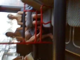 एक श्यामला के साथ सोफे पर घर का बना गुदा सेक्स