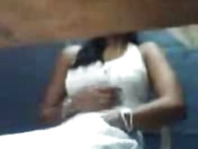 एटीवी पर उसे बिल्ली में सेक्सी श्यामला गड़बड़ कर दिया