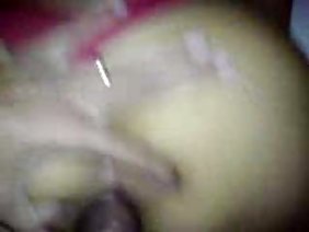 फूहड़ कपड़े पहने और हस्तमैथुन बिल्ली पर गर्म