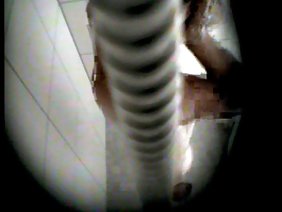 शरारती लड़की बेकार है और बिल्ली में बड़ा डिक प्राप्त है