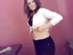 बड़े भाई को लगता है स्तन और क्लिट सो रही बहन