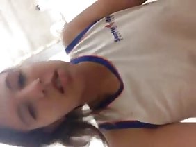 आदमी ने कुलीन वेश्या को ले लिया, जबकि उसकी पत्नी घर पर नहीं है