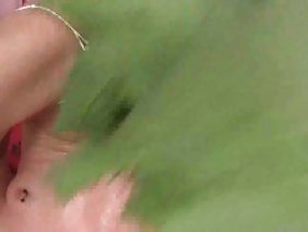 Zapikapil रसदार यूरोपीय श्यामला और उसके मुंह में डाल दिया