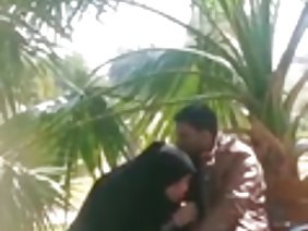 दो दादाजी ने युवा पोती को श्रेय दिया