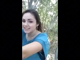 नीली आंखों वाली गोरी गोरी लड़की