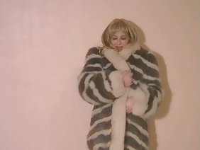 चेहरे पर समाप्त होने के साथ गर्म घर का बना blowjob