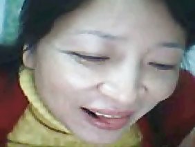 छेद में परिपक्व माँ और उस पर cums