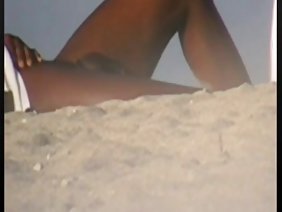 गांड में घुसेड़ दिया और गहरे निप्पल थे