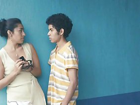 गद्दे पर मुवक्किल के साथ कमबख्त दो मालिश करनेवाली