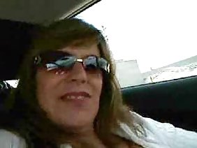 थोड़े नॉन-शेव्ड योनी में लचीली चुत को चोदता है