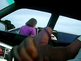 बालों वाली योनि के साथ एक गर्भवती पत्नी के क्यूनिलिंगस बनाता है।