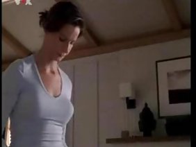 Deerskaya टैटू कुतिया एक कठिन मुर्गा हो जाता है