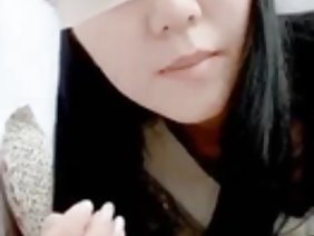 माली पूल में सुनहरे बालों वाली गड़बड़