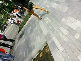 एक बड़े रबर डिक पर अतुलनीय कुतिया कूद