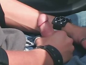 बड़े स्तन के साथ सेक्सी युवा बेकार है और fucks