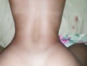 दो गर्लफ्रेंड ने अपने दोस्त को भगा दिया