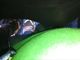 दो सुंदर लड़कियों के स्नानघर में गड़बड़