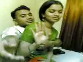 एक रूसी सौंदर्य के मुंह में गधा और सह में गड़बड़