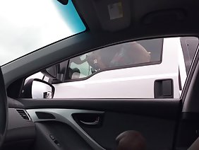 चिकी ने प्यारी से डिक बॉयफ्रेंड को चूसा और खुद चुदाई की