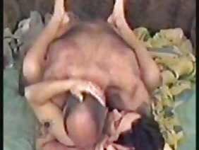 Mulatto बेब बिल्ली बोल्ट प्रेमी संभालती है