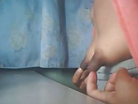 गीली क्रॉच को काली नली से काटें