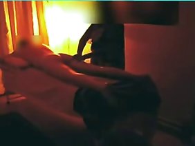 सड़क पर बड़े स्तन के साथ कठिन गड़बड़ सौंदर्य