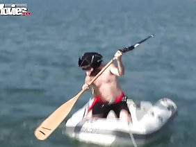 लड़का अपने गधे में दो गर्म sluts सही fucks