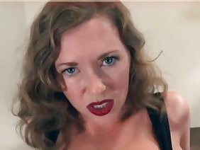 लेस्बियन स्ट्रैप-ऑन गधा में काम में गड़बड़ साथी