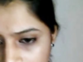 बिना विवेक और सम्मान के एक झटके से पता चलता है और चूत को झटके देता है