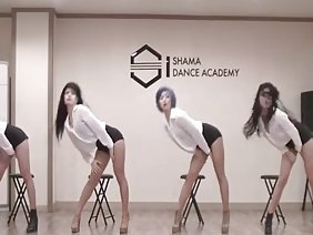 एक सेक्स मशीन में कुतिया बकवास और वह खुशी के साथ लिखा है