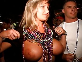 मैंने रूसी टोपी में एक बड़ी छड़ी लगाई