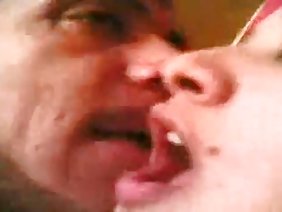 युवा पिछवाड़े में गड़बड़ परिपक्व प्रेमी