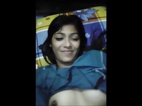 फटे हुए पेंटीहोज में गैटिट रूसी बेलीड