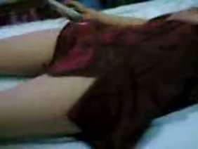 कैमरे पर ले लिया और बिल्ली में युवा फूहड़ गड़बड़ कर दिया